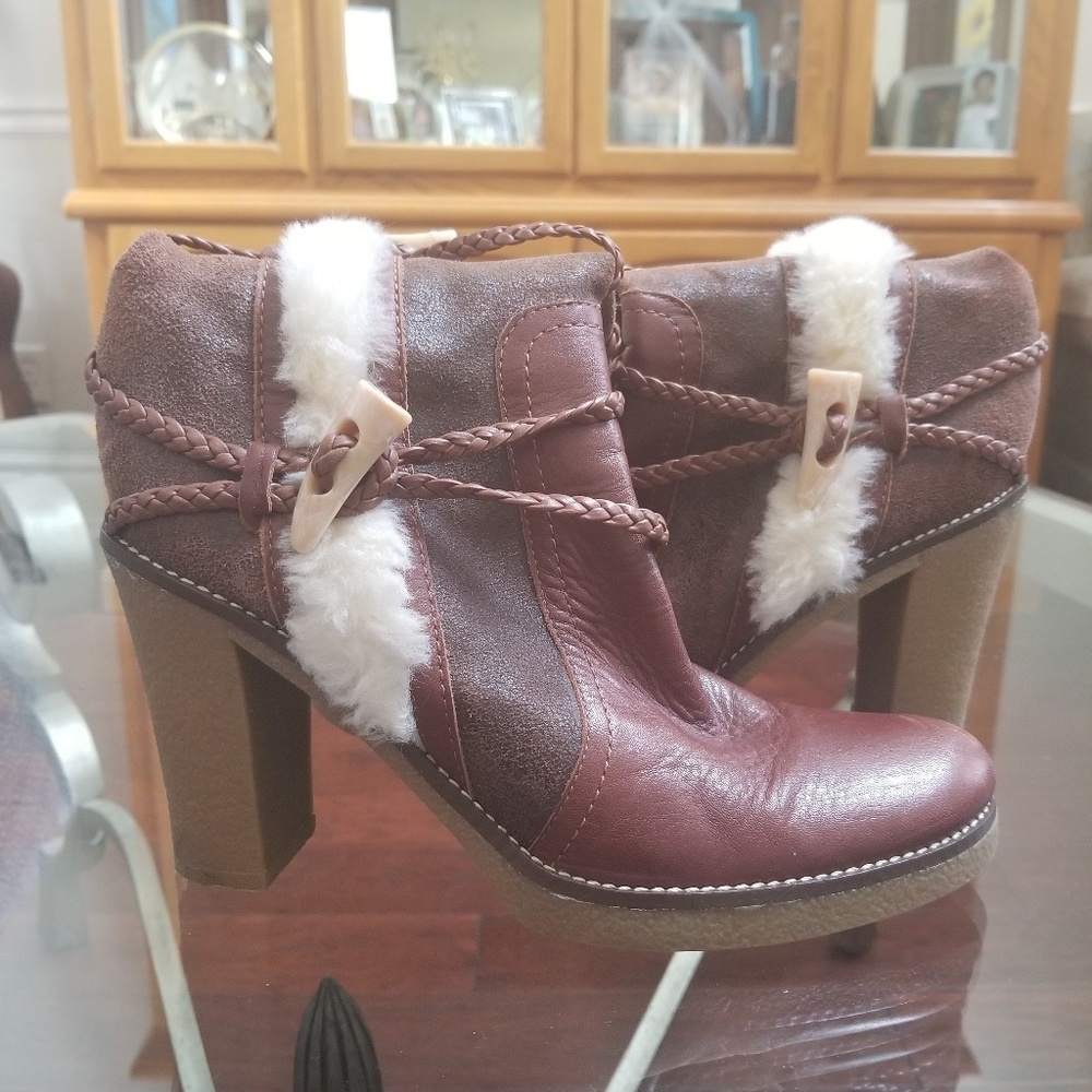 LIKE NEW BCBG cognac, fur trimmed, toggle boot